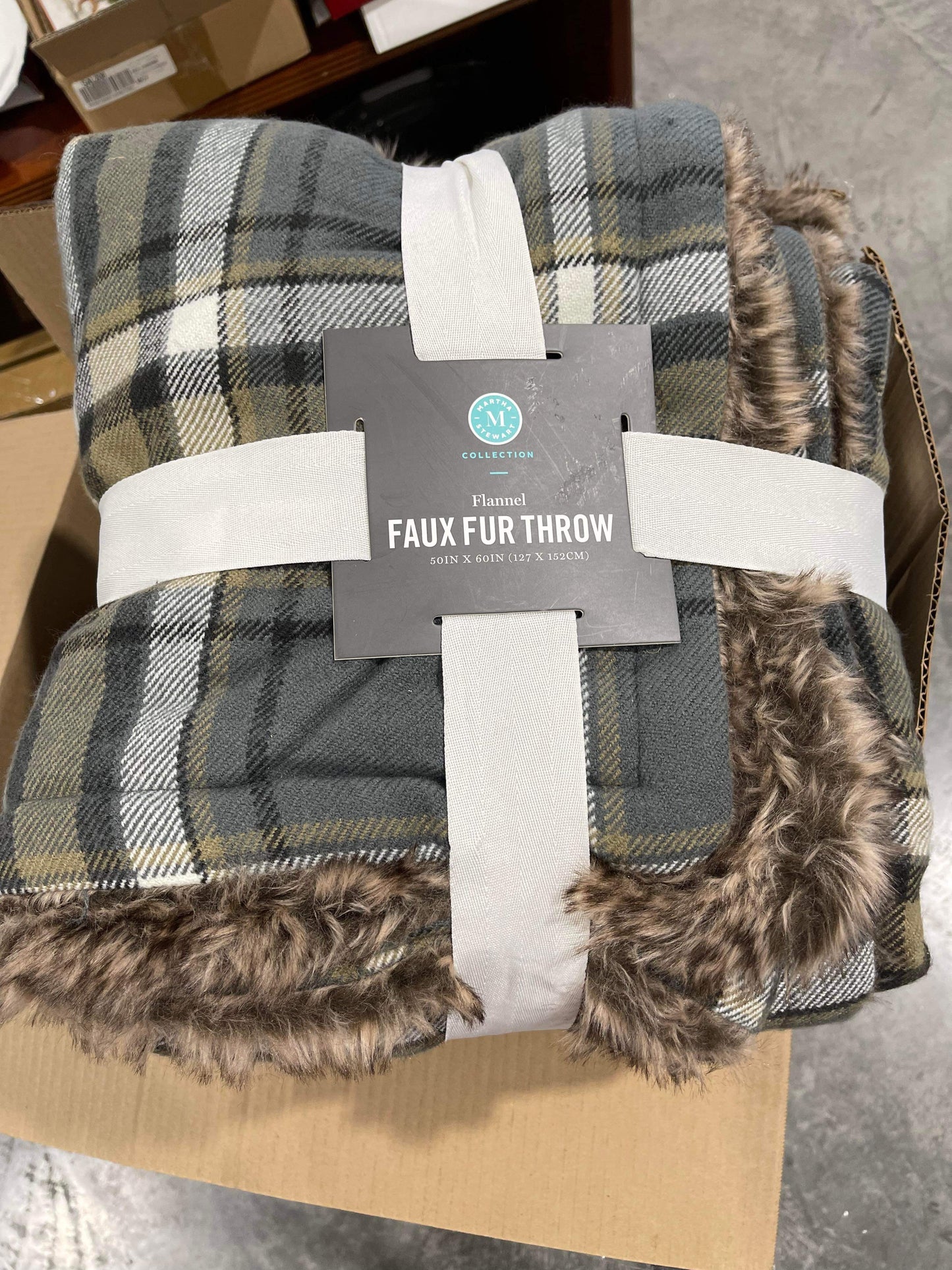 Flannel Faux Fur Throw – Poppy's Boutique & Bar
